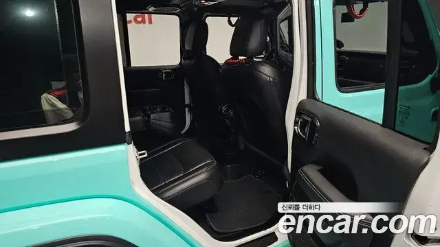 Jeep Wrangler 2021 — Şəkil 24/33