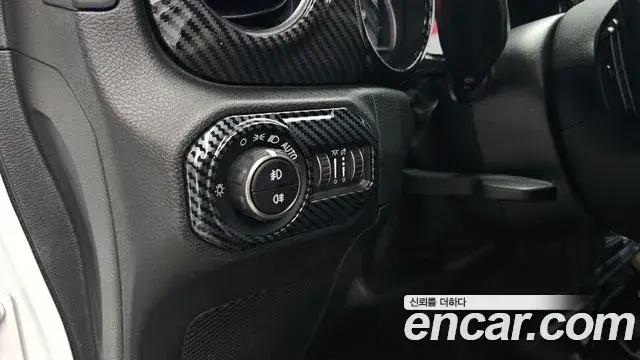 Jeep Wrangler 2021 — Şəkil 27/33