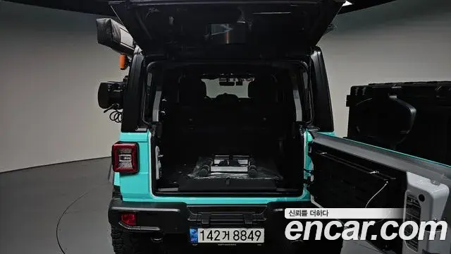 Jeep Wrangler 2021 — Şəkil 19/33