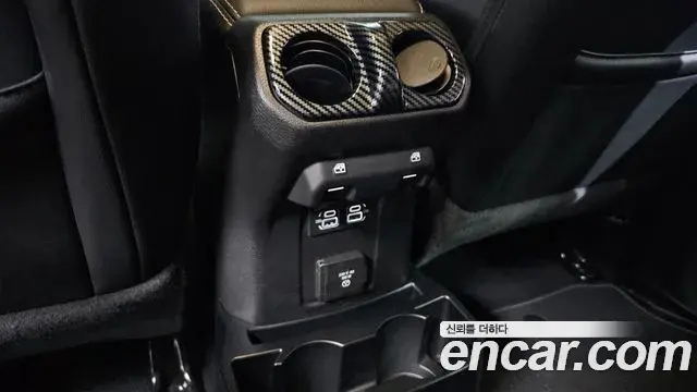 Jeep Wrangler 2021 — Şəkil 9/33