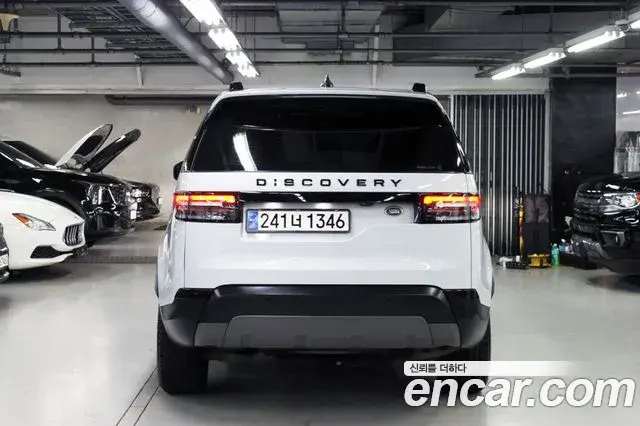 Land Rover Discovery 5 2018 — ფოტო 18/20