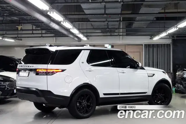 Land Rover Discovery 5 2018 — ფოტო 10/20