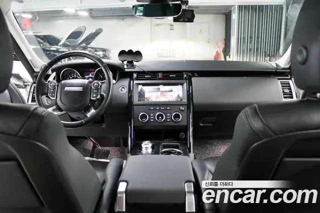 Land Rover Discovery 5 2018 — ფოტო 16/20