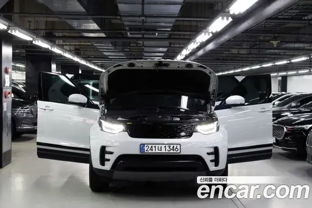 Land Rover Discovery 5 2018 — ფოტო 7/20
