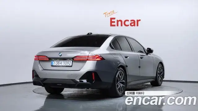 BMW 5 Series 2025 — ფოტო 16/38