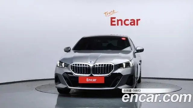 BMW 5 Series 2025 — ფოტო 23/38