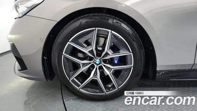 BMW 5 Series 2025 — ფოტო 5/38