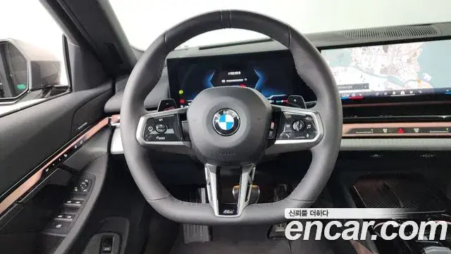 BMW 5 Series 2025 — ფოტო 36/38