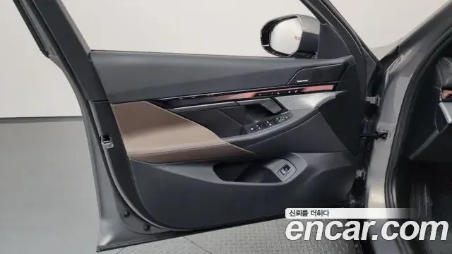 BMW 5 Series 2025 — ფოტო 31/38