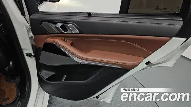 BMW X5 2025 — ფოტო 16/32