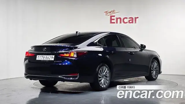 Lexus ES300h 2023 — ფოტო 33/33