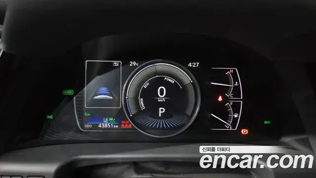 Lexus ES300h 2023 — ფოტო 31/33