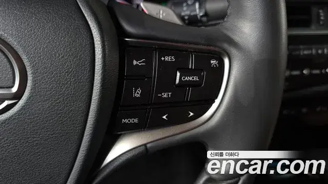 Lexus ES300h 2023 — ფოტო 19/33