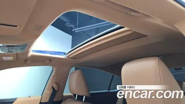 Lexus ES300h 2023 — ფოტო 32/33