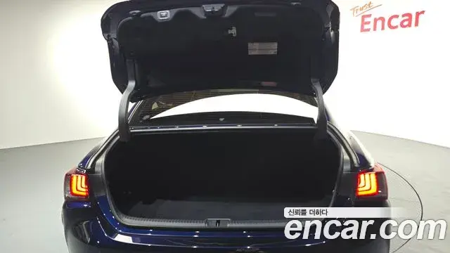 Lexus ES300h 2023 — ფოტო 11/33