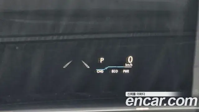 Lexus ES300h 2023 — ფოტო 18/33