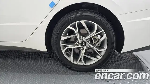 Hyundai Sonata Hybrid 2023 — ფოტო 21/33