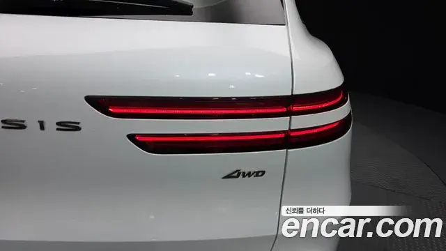 Genesis GV70 2021 — Photo 27/37