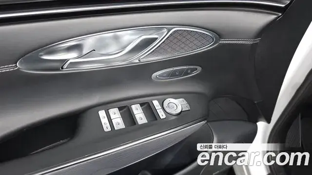 Genesis GV70 2021 — Photo 32/37