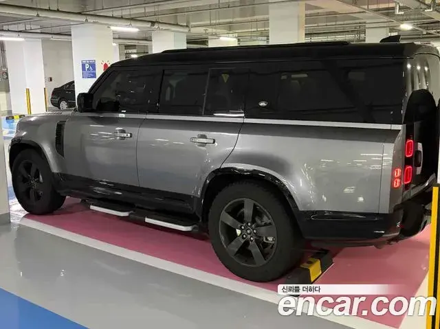 Land Rover Defender 2023 — Photo 2/8