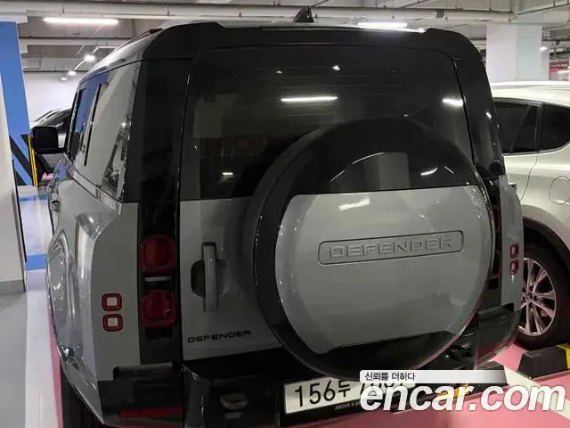 Land Rover Defender 2023 — Photo 4/8