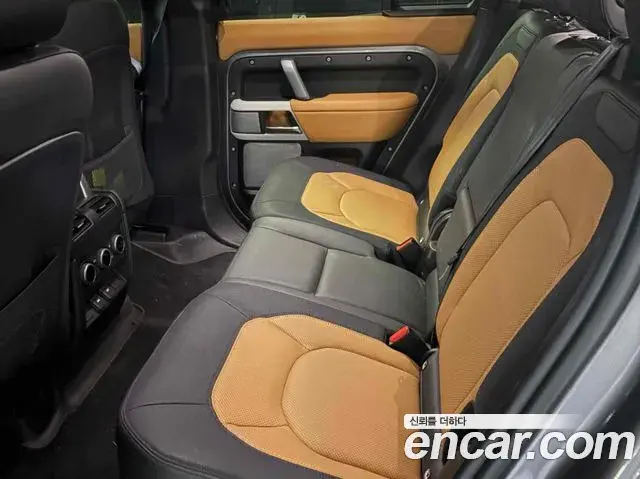Land Rover Defender 2023 — Photo 6/8