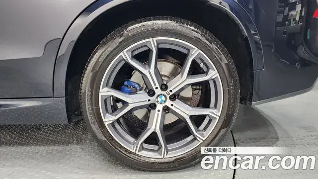 BMW X5 2025 — ფოტო 16/38