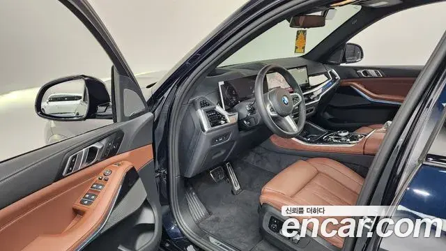 BMW X5 2025 — ფოტო 28/38