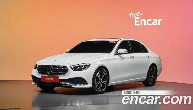 Mercedes-Benz E-Class 2022 — Фото 1/20