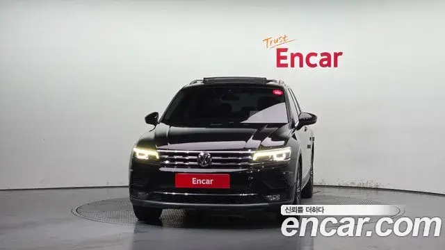 Volkswagen Tiguan 2020 — Photo 8/20