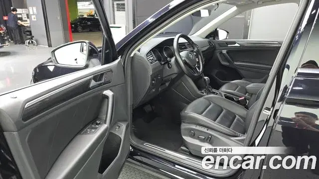 Volkswagen Tiguan 2020 — Photo 17/20