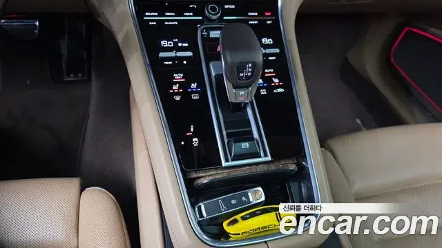 Porsche Panamera 2018 — Photo 26/34