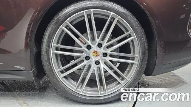 Porsche Panamera 2018 — Photo 23/34