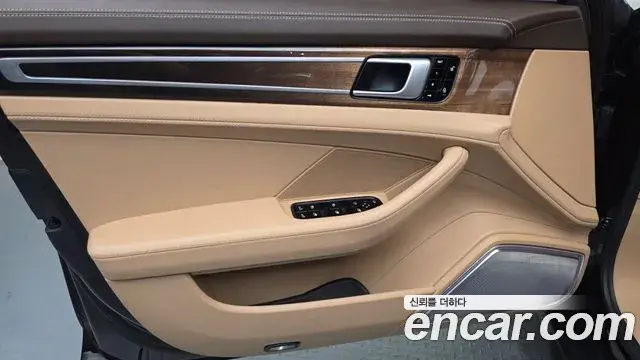 Porsche Panamera 2018 — Photo 4/34