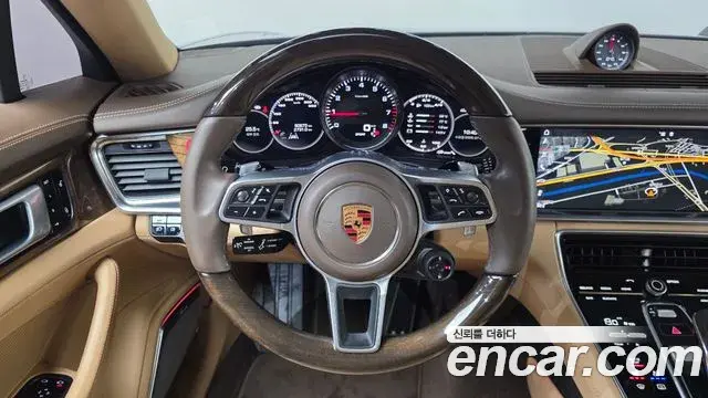 Porsche Panamera 2018 — Photo 18/34