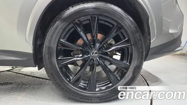 Lexus NX450h+ 2024 — Photo 1/34