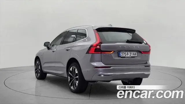 Volvo XC60 2025 — ფოტო 2/20