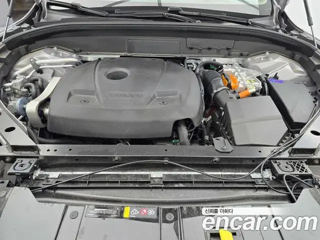 Volvo XC60 2025 — ფოტო 15/20