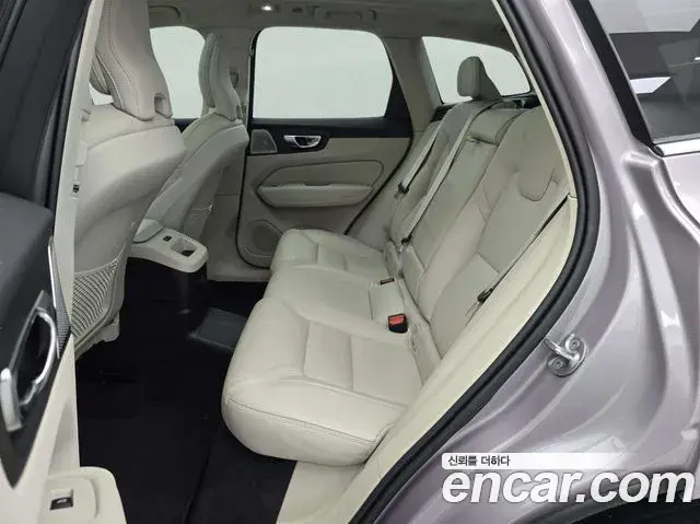 Volvo XC60 2025 — ფოტო 5/20