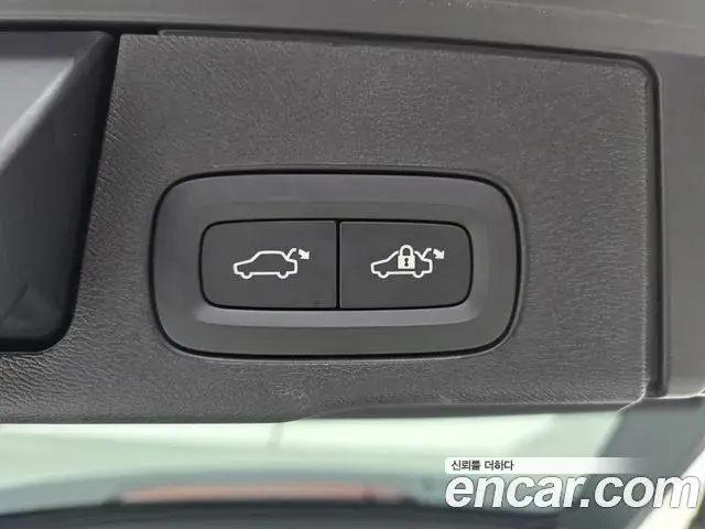 Volvo XC60 2025 — ფოტო 14/20