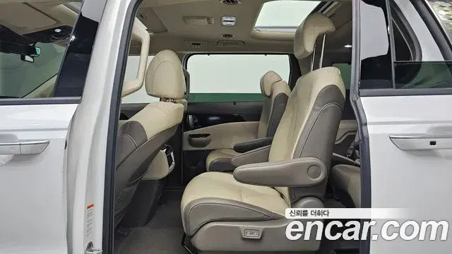 Kia Carnival 2022 — Фото 12/20