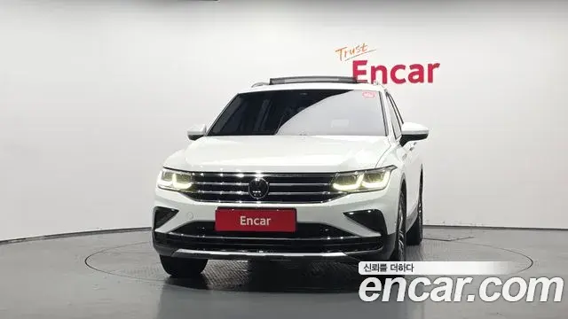 Volkswagen Tiguan 2023 — ფოტო 13/31