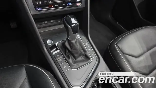 Volkswagen Tiguan 2023 — ფოტო 14/31
