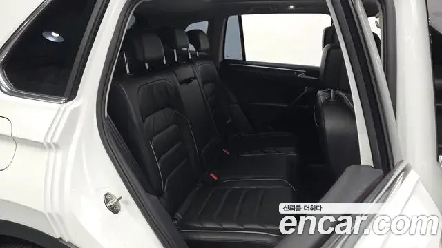 Volkswagen Tiguan 2023 — ფოტო 31/31
