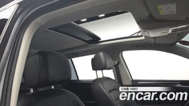 Volkswagen Tiguan 2023 — ფოტო 23/31