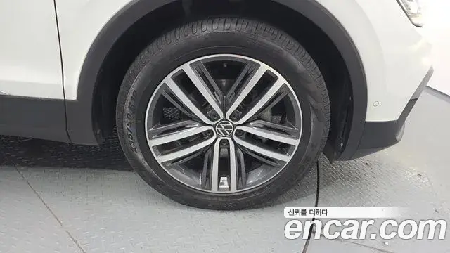 Volkswagen Tiguan 2023 — ფოტო 25/31