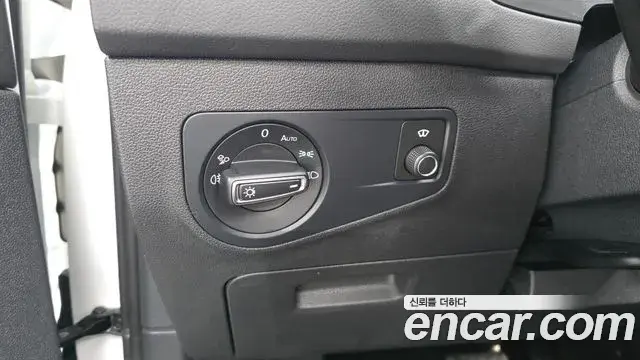 Volkswagen Tiguan 2023 — ფოტო 10/31