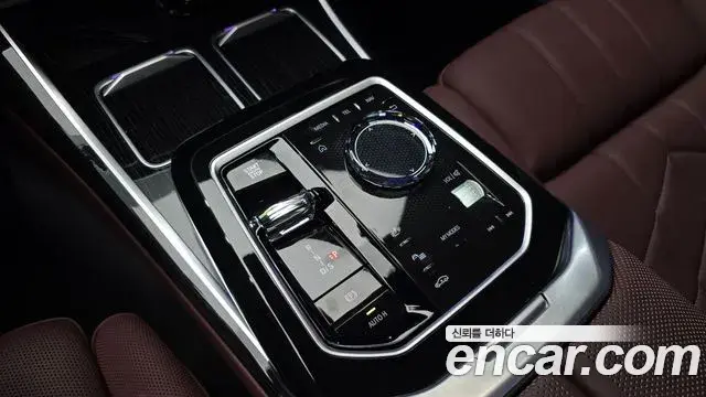 BMW 7 Series 2025 — Фото 9/20
