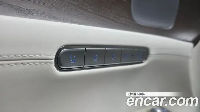 Genesis G90 2024 — Photo 16/46