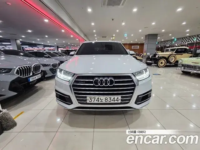 Audi Q7 2019 — Фото 2/20
